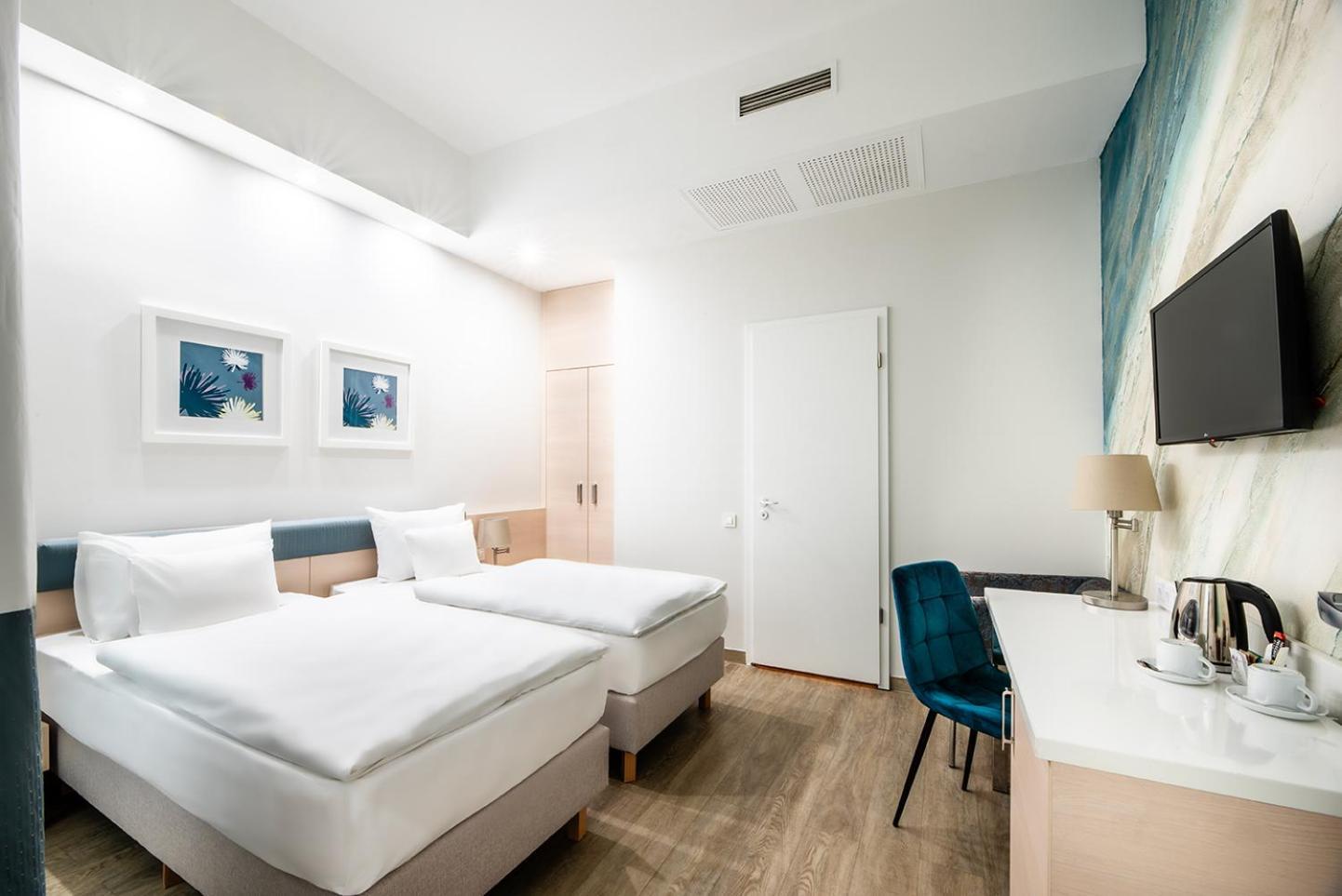 Double or twin room Atrium view,1536057232:JPEG